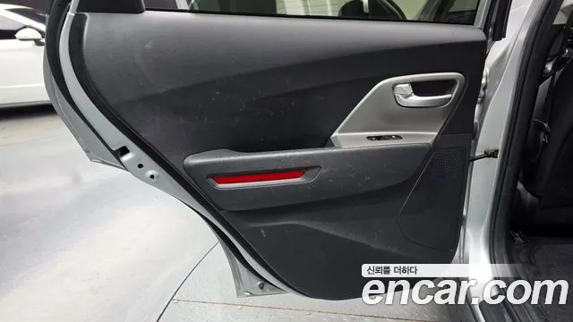 Kia Niro — Фото автомобиля 14