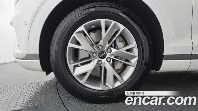 Genesis GV70 2.5T Бензин 2WD — Фото автомобиля 5