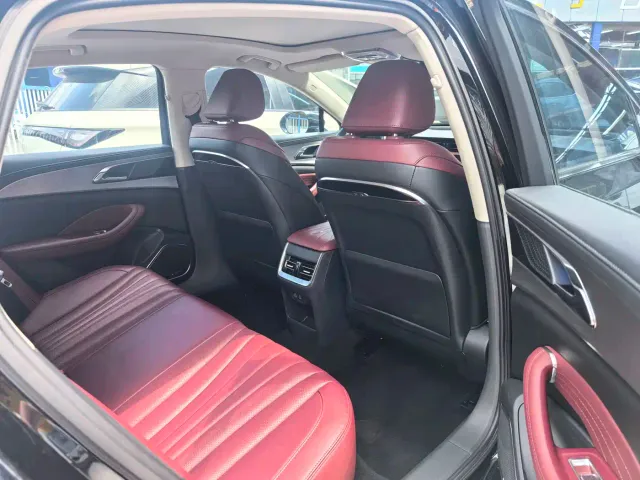 Hongqi H5 — Фото автомобиля 5