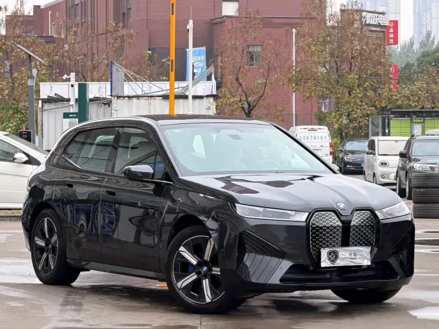 BMW iX — Фото автомобиля 3
