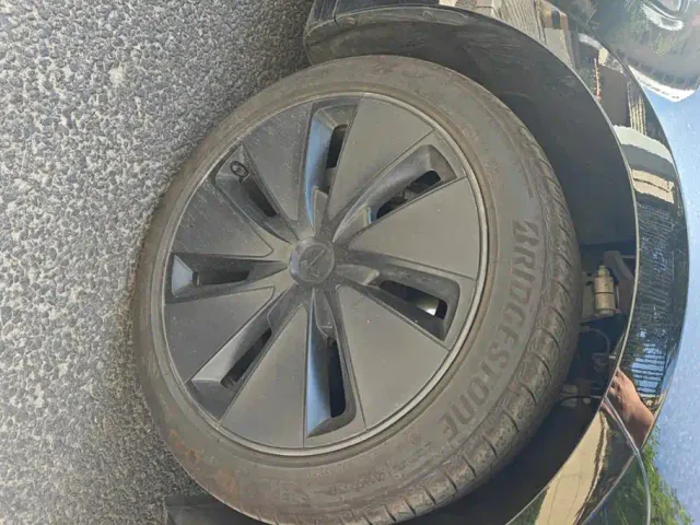Tesla Model 3 — Фото автомобиля 6