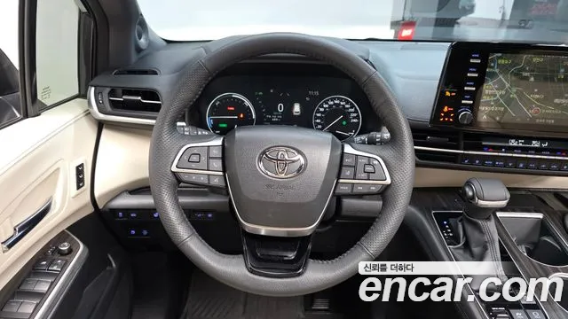 Toyota Sienna — Фото автомобиля 13