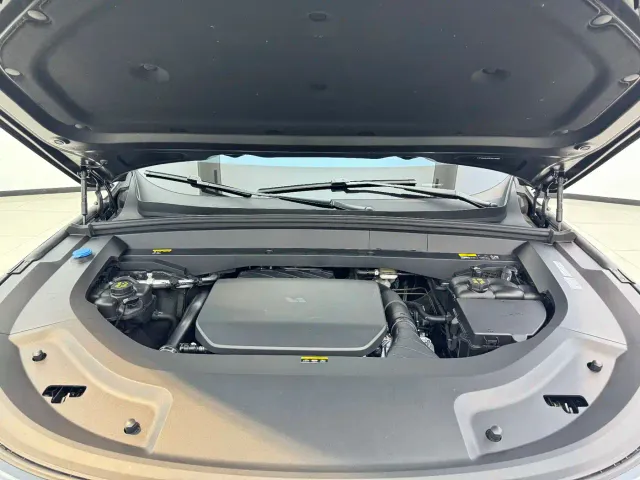 Li Auto L8 — Фото автомобиля 4