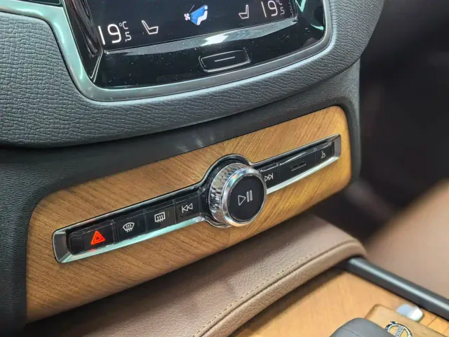 Volvo XC90 — Фото автомобиля 18