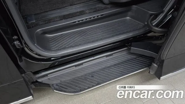 Toyota Alphard — Фото автомобиля 25