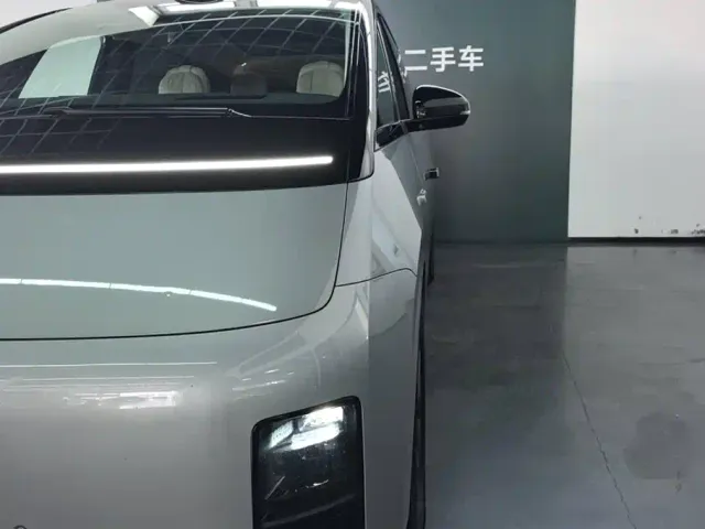 Li Auto MEGA — Фото автомобиля 5