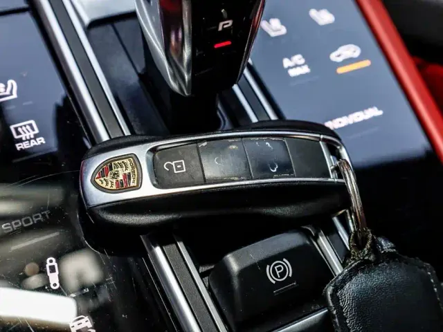 Porsche Cayenne New Energy 2023 Cayenne E-Hybrid 2.0T Platinum Edition — Фото автомобиля 23
