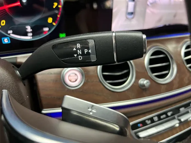 Mercedes-Benz E-Class — Фото автомобиля 23