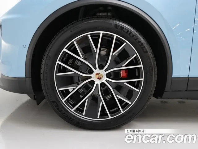 Porsche Macan Electric — Фото автомобиля 5