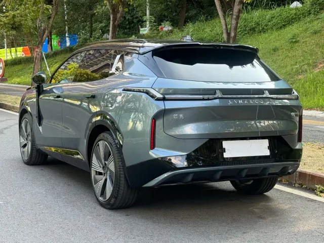 Lynk & Co 08 EM-P — Фото автомобиля 4