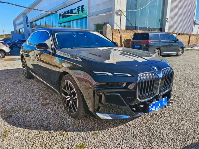 BMW 7 Series — Фото автомобиля 3