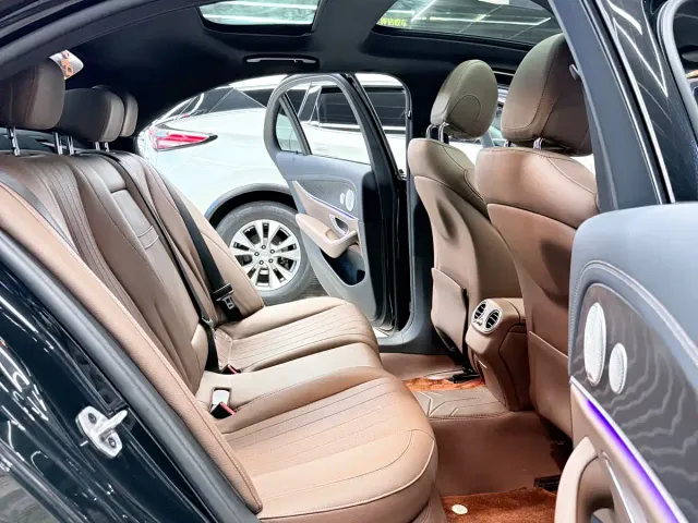 Mercedes-Benz E-Class — Фото автомобиля 20