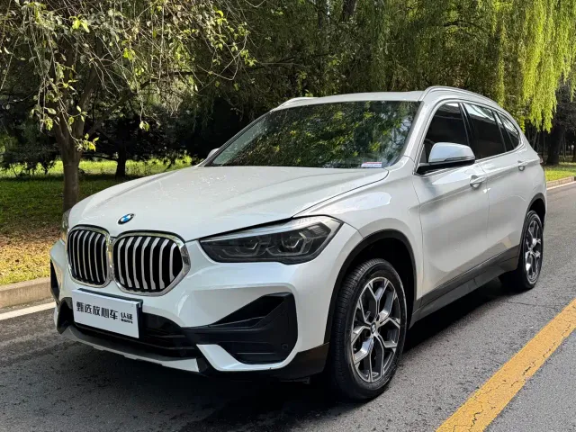 Фотография автомобиля — BMW X1