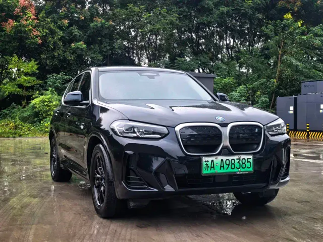 BMW iX3 — Фото автомобиля 3