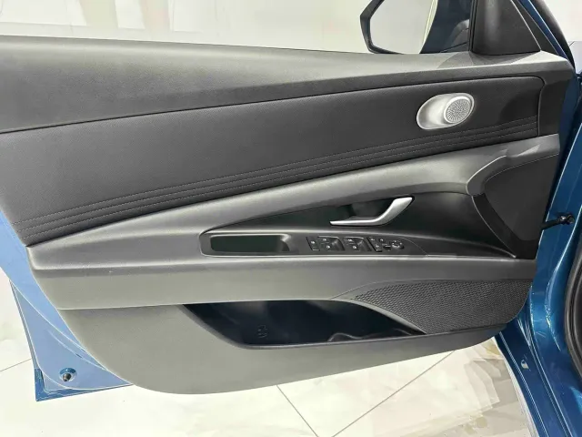Hyundai Elantra — Фото автомобиля 8