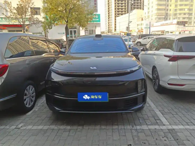 Li Auto L8 — Фото автомобиля 2
