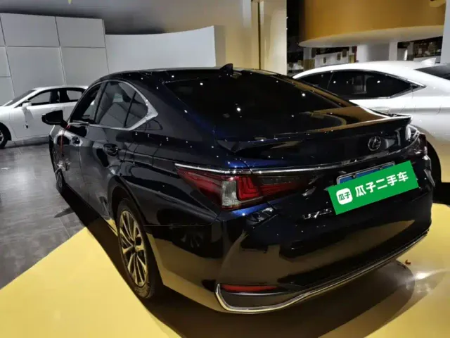 Lexus ES — Фото автомобиля 4