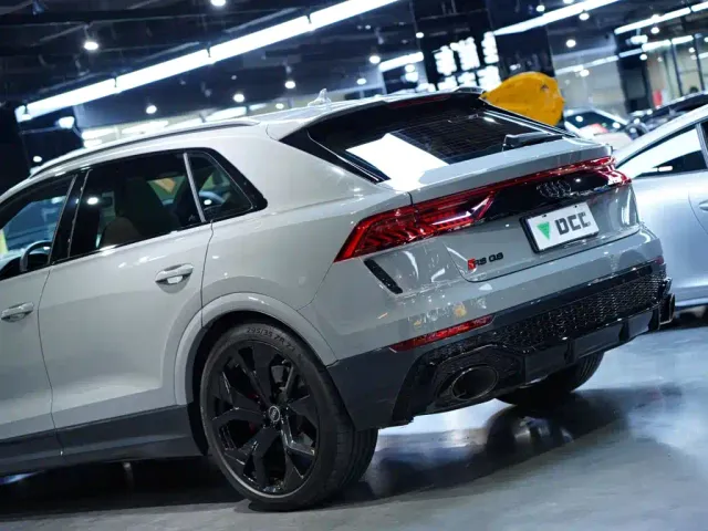 Audi RS Q8 — Фото автомобиля 24