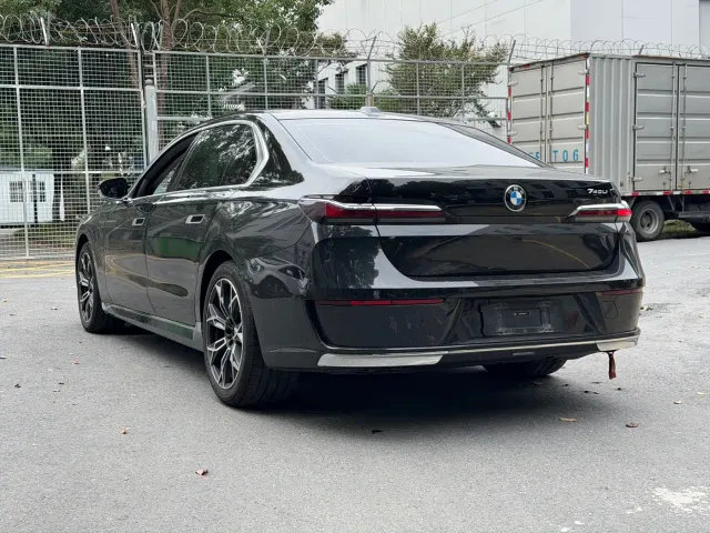 BMW 7 Series — Фото автомобиля 18