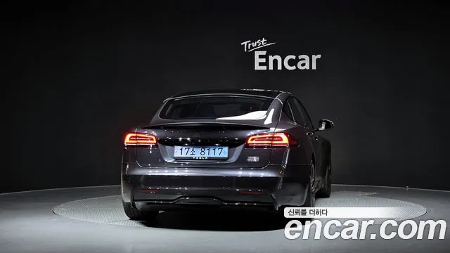 Tesla Model S — Фото автомобиля 4