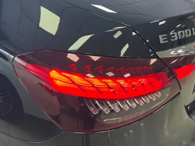 Mercedes-Benz E-Class — Фото автомобиля 12