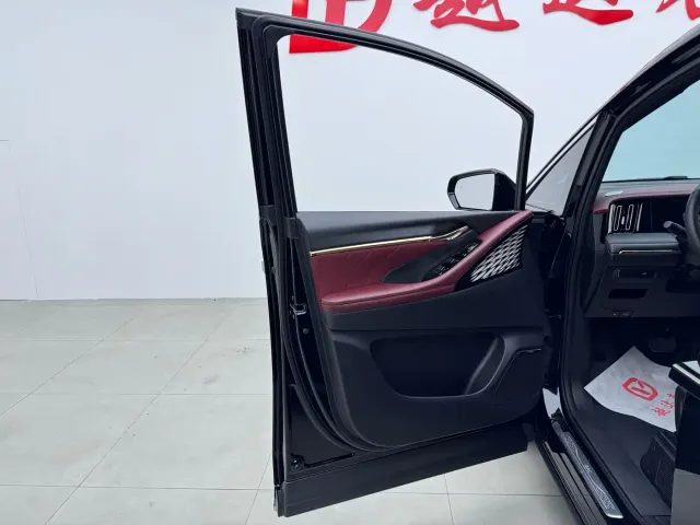 GAC Trumpchi M8 — Фото автомобиля 6