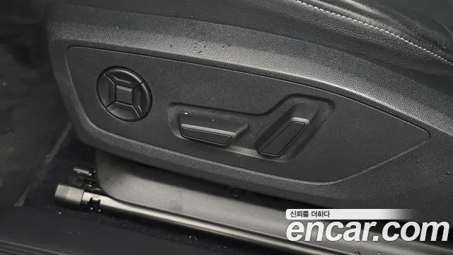 Audi Q4 e-tron — Фото автомобиля 3