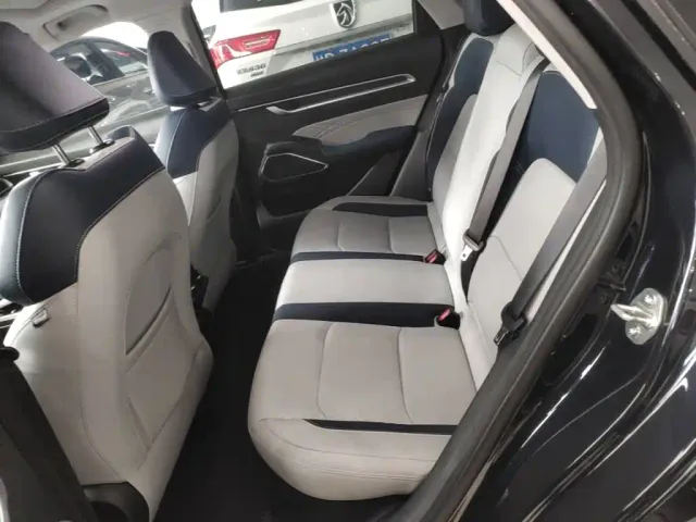 Geely Emgrand — Фото автомобиля 12