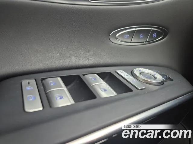 Genesis GV70 — Фото автомобиля 12