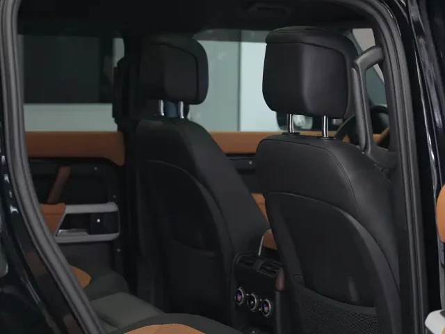 Land Rover Defender — Фото автомобиля 26