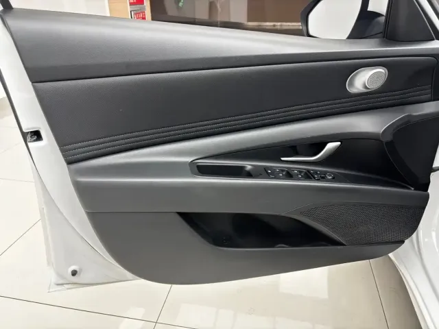 Hyundai Elantra 2022 1.5L CVT GLX Elite Edition — Фото автомобиля 12
