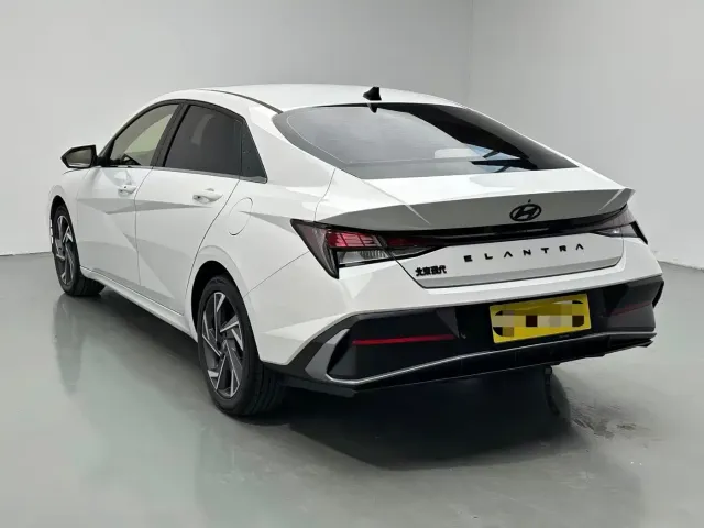 Hyundai Elantra — Фото автомобиля 7