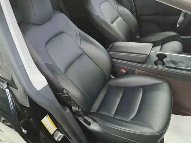 Tesla Model Y — Фото автомобиля 24