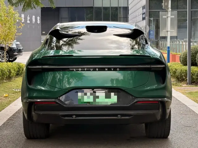 Lotus Eletre — Фото автомобиля 6