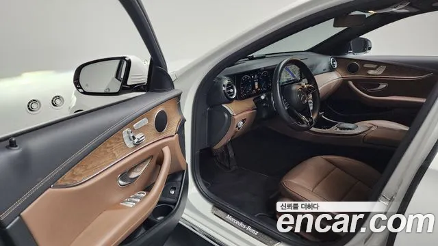 Mercedes-Benz E-Class — Фото автомобиля 10