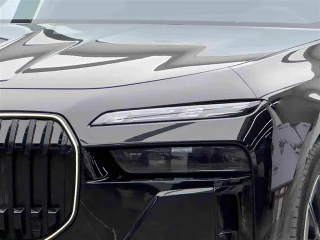 BMW i7 — Фото автомобиля 3