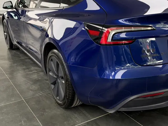 Tesla Model 3 — Фото автомобиля 3