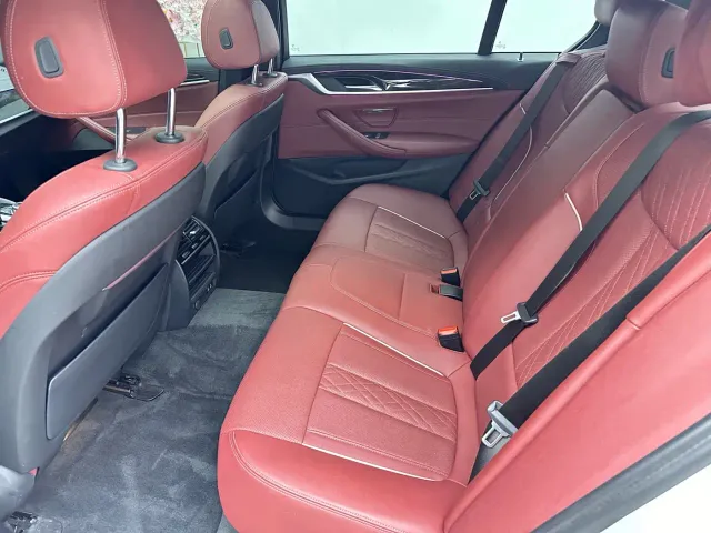 BMW 5 Series — Фото автомобиля 14