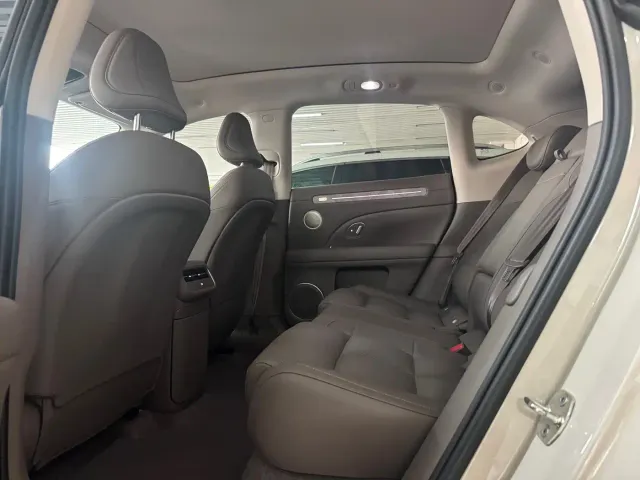 IM Motors LS6 — Фото автомобиля 8