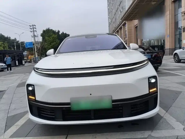 Li Auto L7 — Фото автомобиля 2