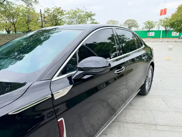 Hongqi H5 — Фото автомобиля 24