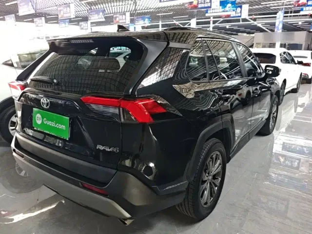 Toyota RAV4 — Фото автомобиля 4