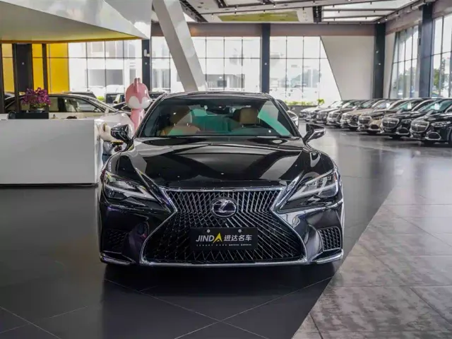 Lexus LS — Фото автомобиля 17