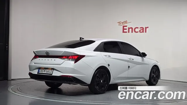 Hyundai Avante CN7 — Фото автомобиля 2
