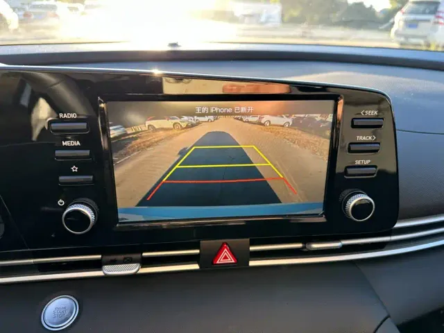Hyundai Elantra — Фото автомобиля 24
