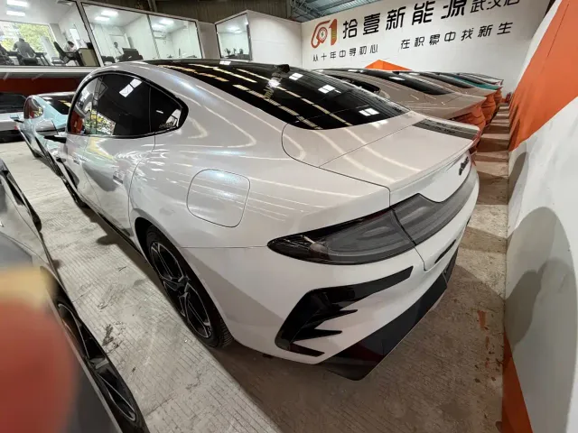 Xiaomi SU7 — Фото автомобиля 9