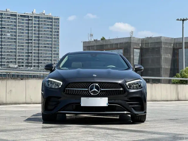 Mercedes-Benz E-Class — Фото автомобиля 2