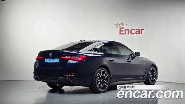 BMW i4 — Фото автомобиля 2