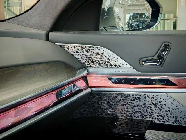 BMW i7 — Фото автомобиля 15