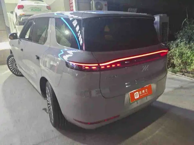 IM Motors LS8 — Фото автомобиля 5